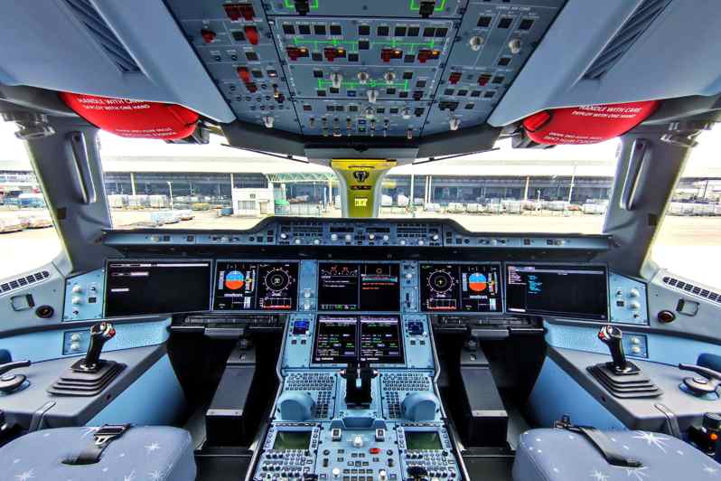 Le apparecchiature fondamentali nella cabina di pilotaggio aereo